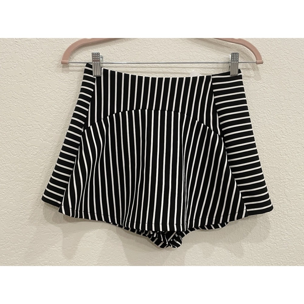 NEW! Rumor Boutique Striped Panel Skort Black and White Small‎ Skirt Shorts